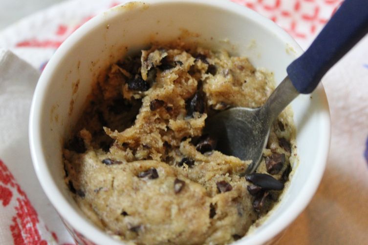 Cookie Dough Mug Muffin (Gluten-free, sugar-free, vegan)