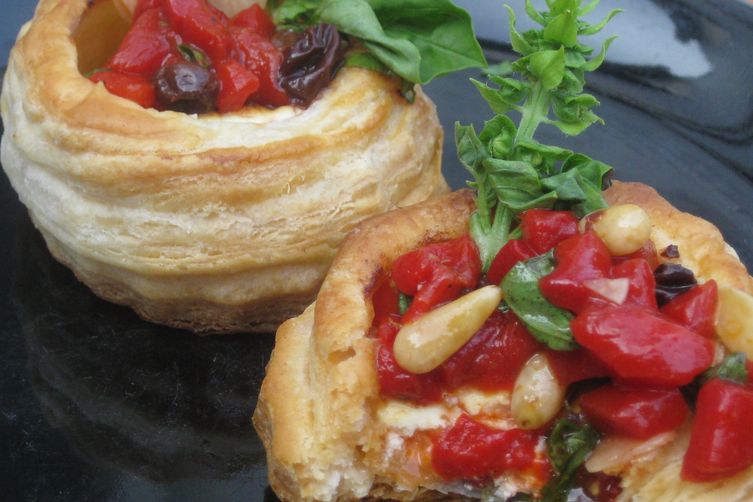 Goat cheese and red pepper compote puffs