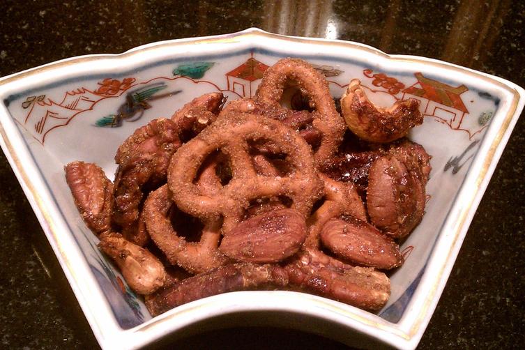 Sweet and Spicy Pretzel and Nut Mix