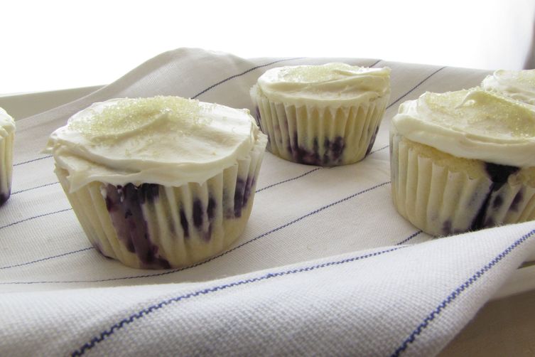 Blueberry &amp; Lemon Cupcakes with Lemon Cream Cheese Frosting