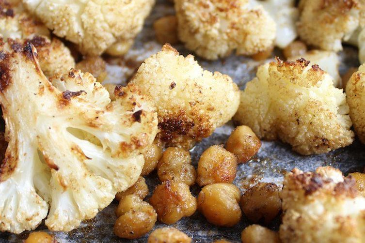 Roasted Cauliflower And Chickpeas With Yogurt Sauce