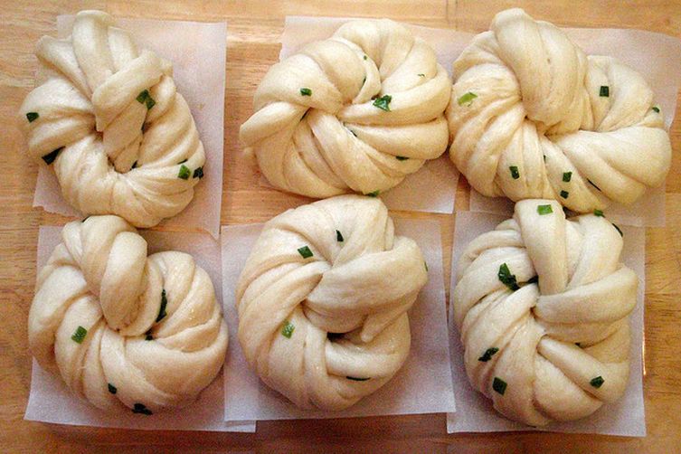 Hua Juan (Steamed Scallion Buns)