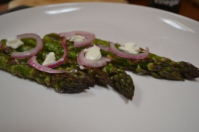 Asparagus with Goat Cheese and Pickled Red Onion