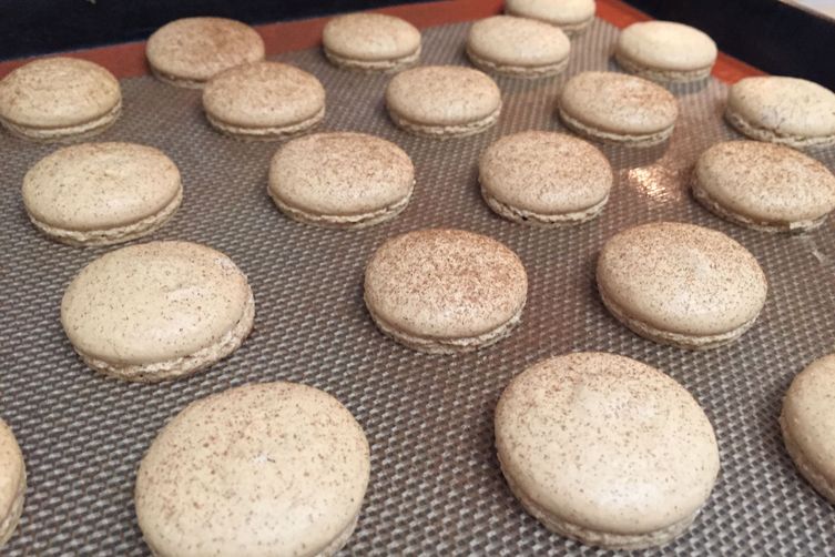 Pumpkin Pie Macarons: