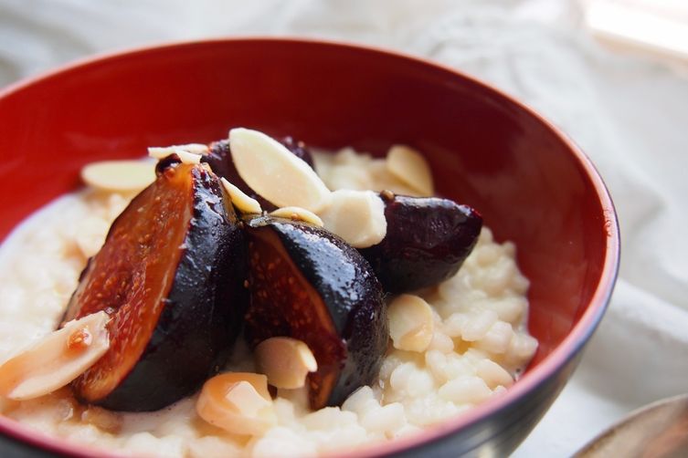 Rice pudding with figs