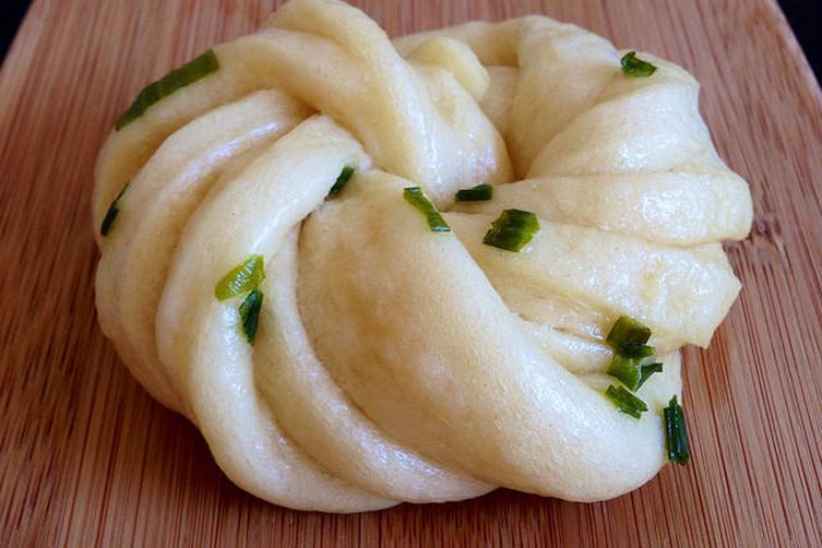 Hua Juan (Steamed Scallion Buns)