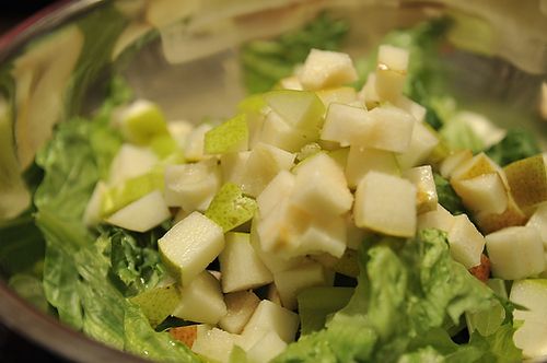 Arugula, Pear and Goat Cheese Salad with Pomegranate Vinaigrette
