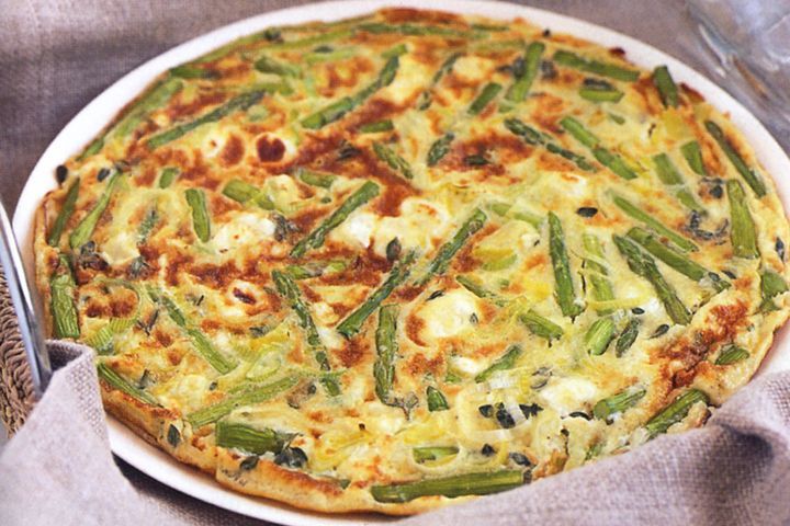Asparagus and goat&#039;s cheese frittata