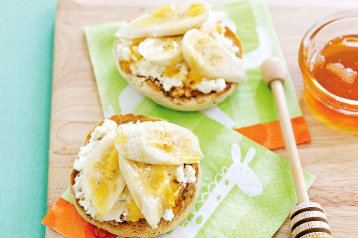 Honey and banana muffins with ricotta