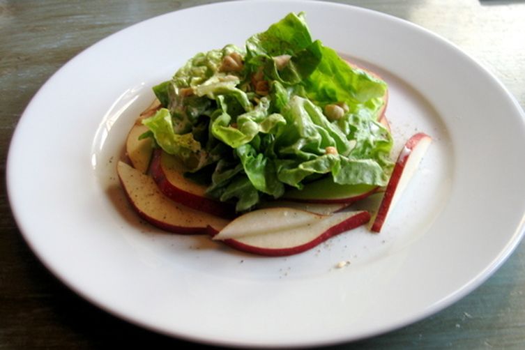 Boston Greens with Tarragon Buttermilk Dressing, Red Pears, and Toasted Hazelnuts
