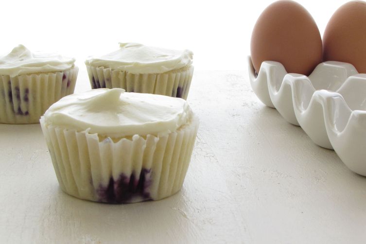 Blueberry &amp; Lemon Cupcakes with Lemon Cream Cheese Frosting