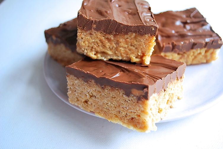 Scotcheroos (Rice Krispies with Peanut Butter, Butterscotch &amp; Chocolate)