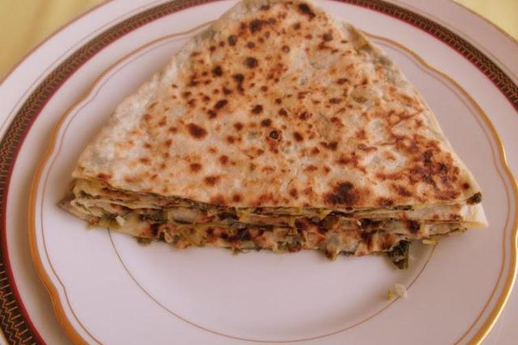 Kutabi, Azerbaijani Savory Pancakes Filled with Greens and Herbs