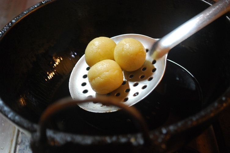 Gulab Jamun with Milk powder (Indian Pudding)