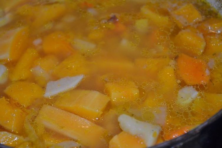 Last minute vegetable soup (yellow-orange version)
