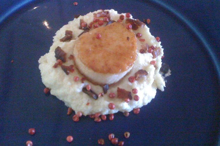 SAUTEED SCALLOPS WITH CREAMED CAULIFLOWER AND BACON
