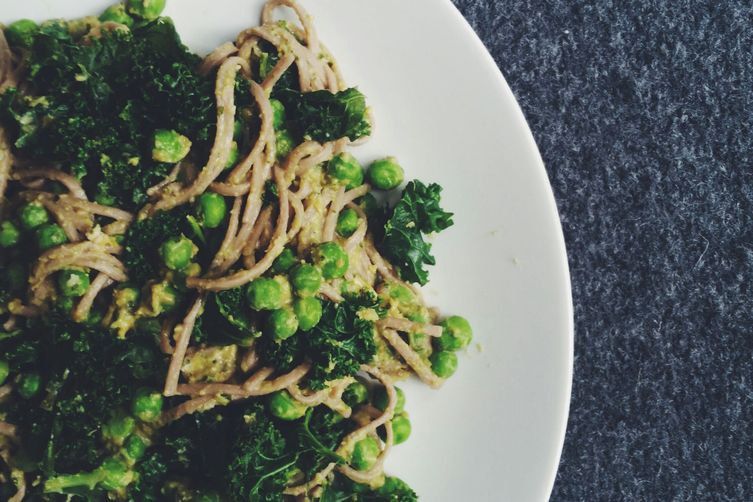 Soba with Parsley-Pea Pesto and Kale