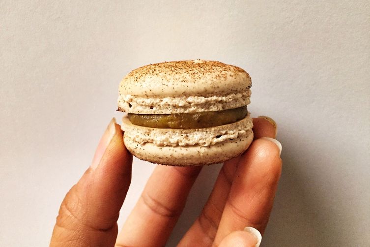 Pumpkin Pie Macarons: