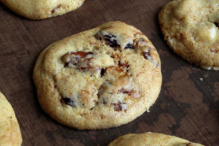 Chunky fig and white chocolate biscuits