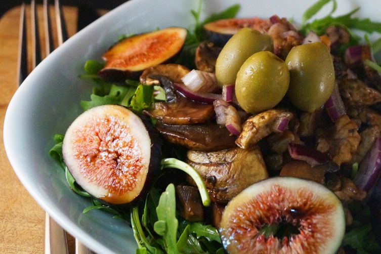 Fresh Fig, Walnut &amp; Mushroom Salad with a Carob &amp; Balsamic Dressing